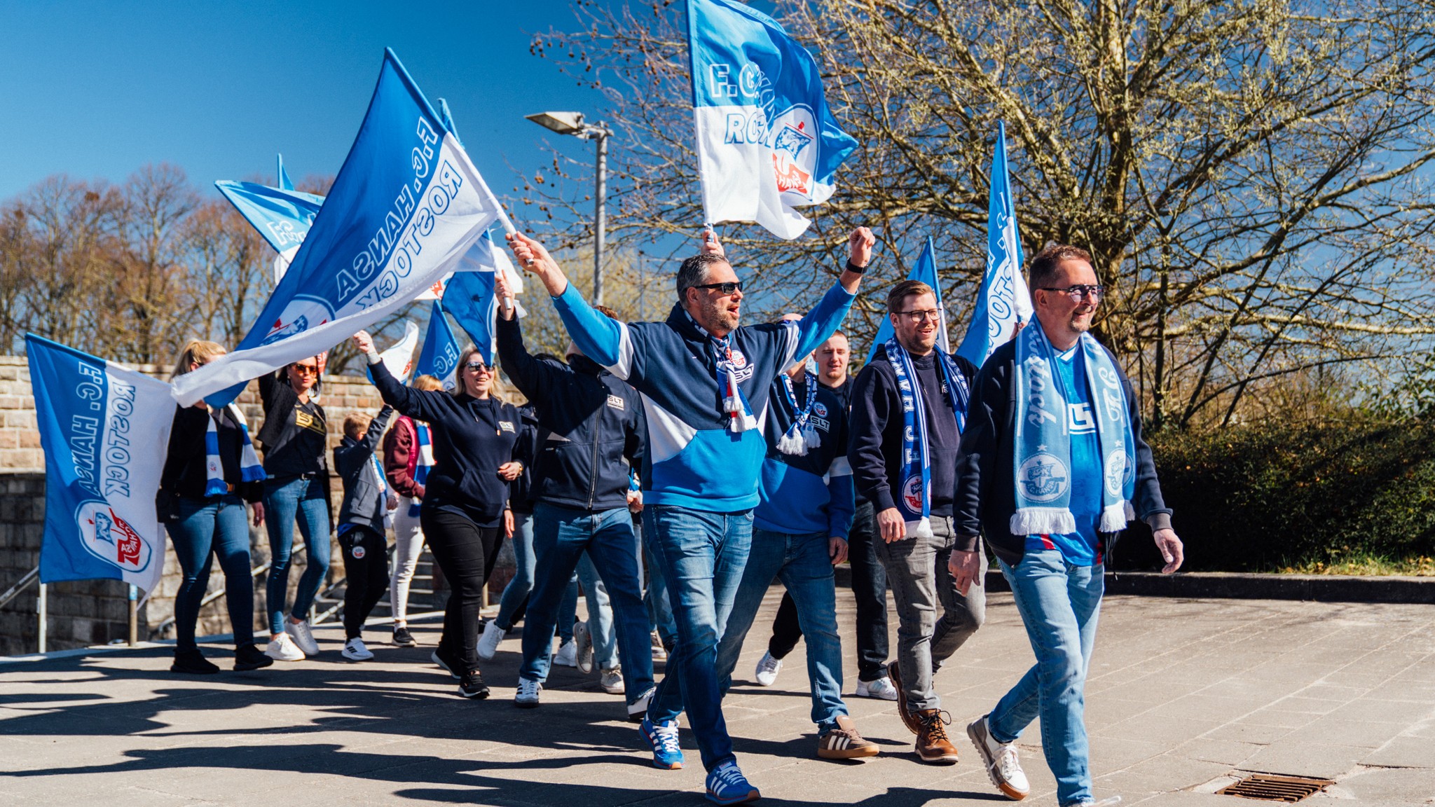 SLT und der F.C. Hansa Rostock verlängern ihre Zusammenarbeit vorzeitig bis 2027/28